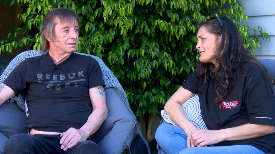 AC/DC Drummer Phil Rudd’s Emotional Garage Sale for a Cause – Drumming ...